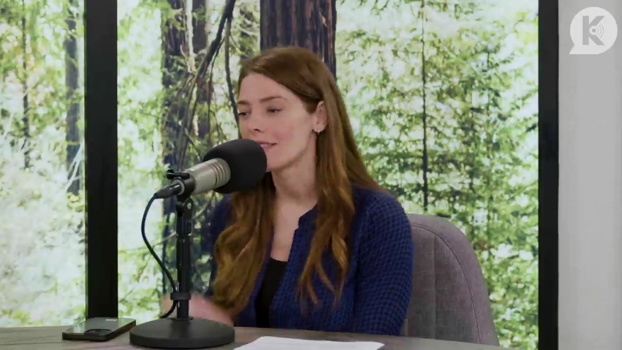 Ashley-Greene-dot-nl_TheTwilightEffectPostcast-Aflevering9NewMoonRewatchPart3of3-1109.jpg Ashley-Greene-dot-nl_TheTwilightEffectPostcast-Aflevering9NewMoonRewatchPart3of3-1109.jpg