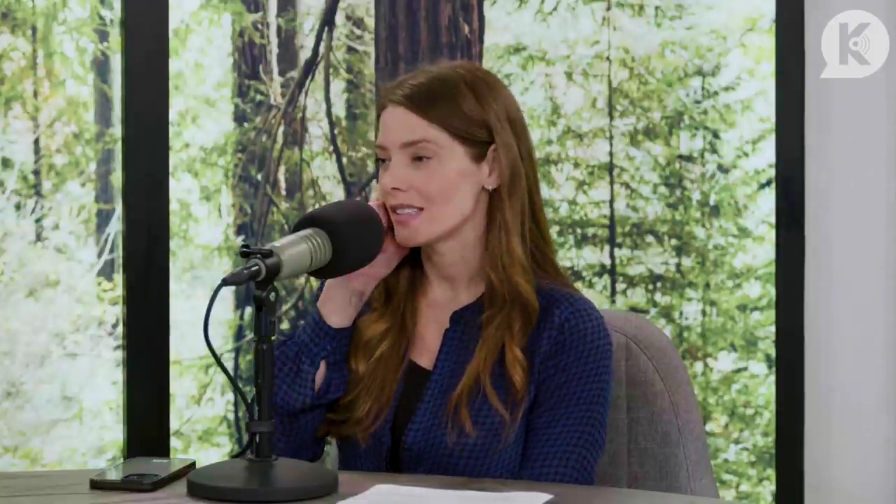 Ashley-Greene-dot-nl_TheTwilightEffectPostcast-Aflevering9NewMoonRewatchPart3of3-1110.jpg Ashley-Greene-dot-nl_TheTwilightEffectPostcast-Aflevering9NewMoonRewatchPart3of3-1110.jpg