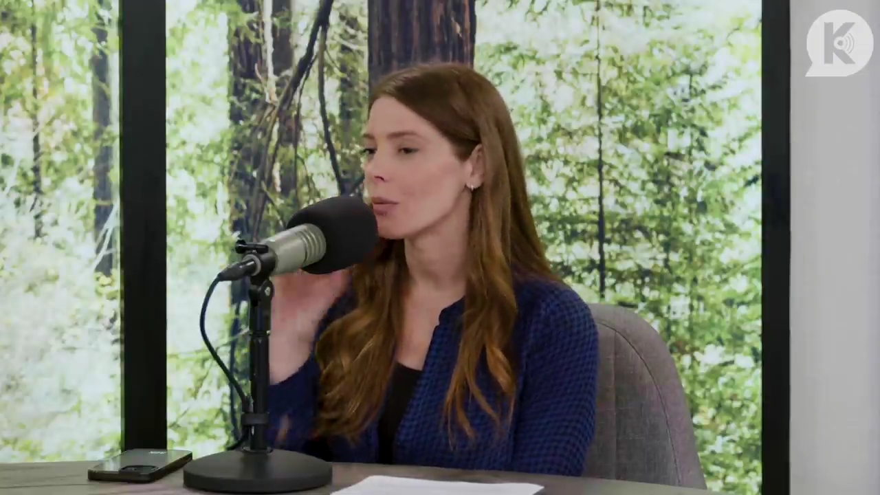 Ashley-Greene-dot-nl_TheTwilightEffectPostcast-Aflevering9NewMoonRewatchPart3of3-1111.jpg Ashley-Greene-dot-nl_TheTwilightEffectPostcast-Aflevering9NewMoonRewatchPart3of3-1111.jpg