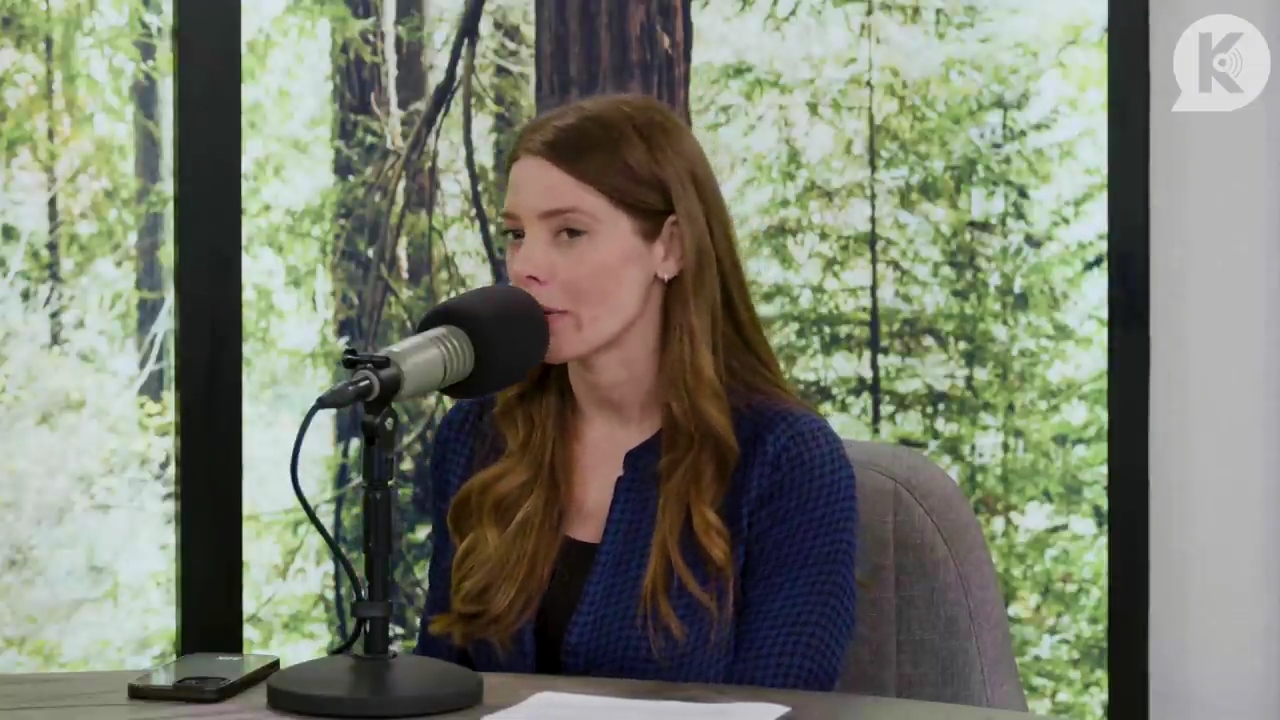 Ashley-Greene-dot-nl_TheTwilightEffectPostcast-Aflevering9NewMoonRewatchPart3of3-1112.jpg Ashley-Greene-dot-nl_TheTwilightEffectPostcast-Aflevering9NewMoonRewatchPart3of3-1112.jpg