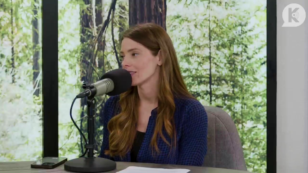 Ashley-Greene-dot-nl_TheTwilightEffectPostcast-Aflevering9NewMoonRewatchPart3of3-1115.jpg Ashley-Greene-dot-nl_TheTwilightEffectPostcast-Aflevering9NewMoonRewatchPart3of3-1115.jpg