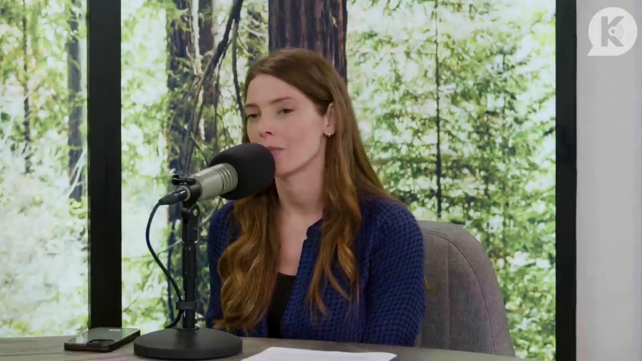 Ashley-Greene-dot-nl_TheTwilightEffectPostcast-Aflevering9NewMoonRewatchPart3of3-1116.jpg Ashley-Greene-dot-nl_TheTwilightEffectPostcast-Aflevering9NewMoonRewatchPart3of3-1116.jpg