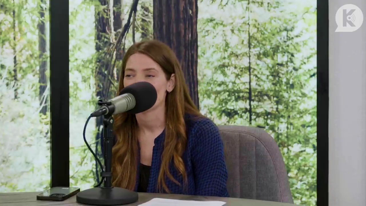 Ashley-Greene-dot-nl_TheTwilightEffectPostcast-Aflevering9NewMoonRewatchPart3of3-1120.jpg Ashley-Greene-dot-nl_TheTwilightEffectPostcast-Aflevering9NewMoonRewatchPart3of3-1120.jpg