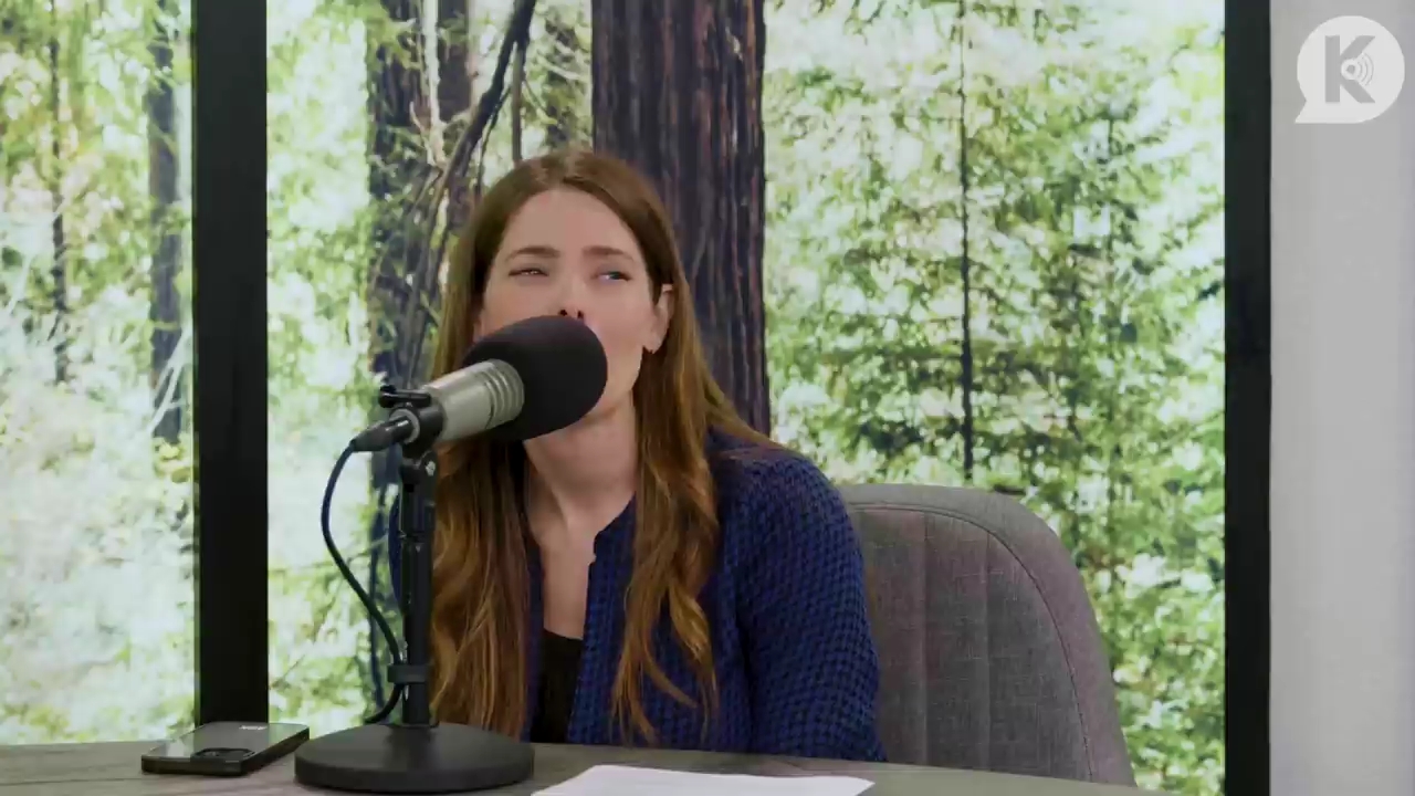 Ashley-Greene-dot-nl_TheTwilightEffectPostcast-Aflevering9NewMoonRewatchPart3of3-1122.jpg Ashley-Greene-dot-nl_TheTwilightEffectPostcast-Aflevering9NewMoonRewatchPart3of3-1122.jpg