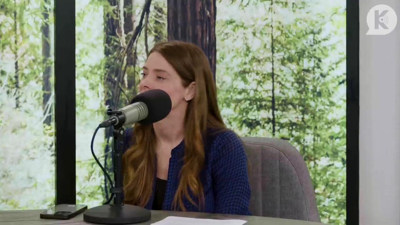 Ashley-Greene-dot-nl_TheTwilightEffectPostcast-Aflevering9NewMoonRewatchPart3of3-1123.jpg Ashley-Greene-dot-nl_TheTwilightEffectPostcast-Aflevering9NewMoonRewatchPart3of3-1123.jpg