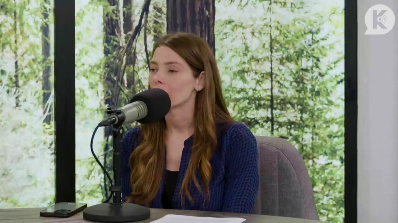 Ashley-Greene-dot-nl_TheTwilightEffectPostcast-Aflevering9NewMoonRewatchPart3of3-1142.jpg Ashley-Greene-dot-nl_TheTwilightEffectPostcast-Aflevering9NewMoonRewatchPart3of3-1142.jpg