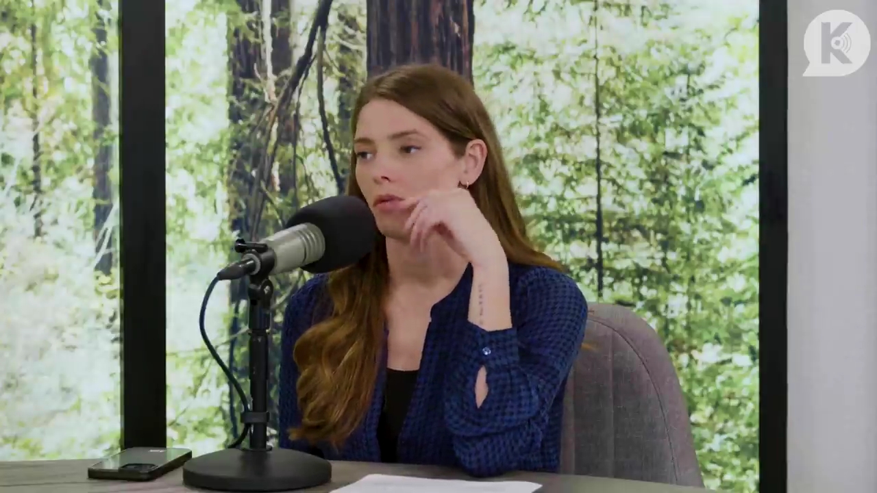 Ashley-Greene-dot-nl_TheTwilightEffectPostcast-Aflevering9NewMoonRewatchPart3of3-1156.jpg Ashley-Greene-dot-nl_TheTwilightEffectPostcast-Aflevering9NewMoonRewatchPart3of3-1156.jpg