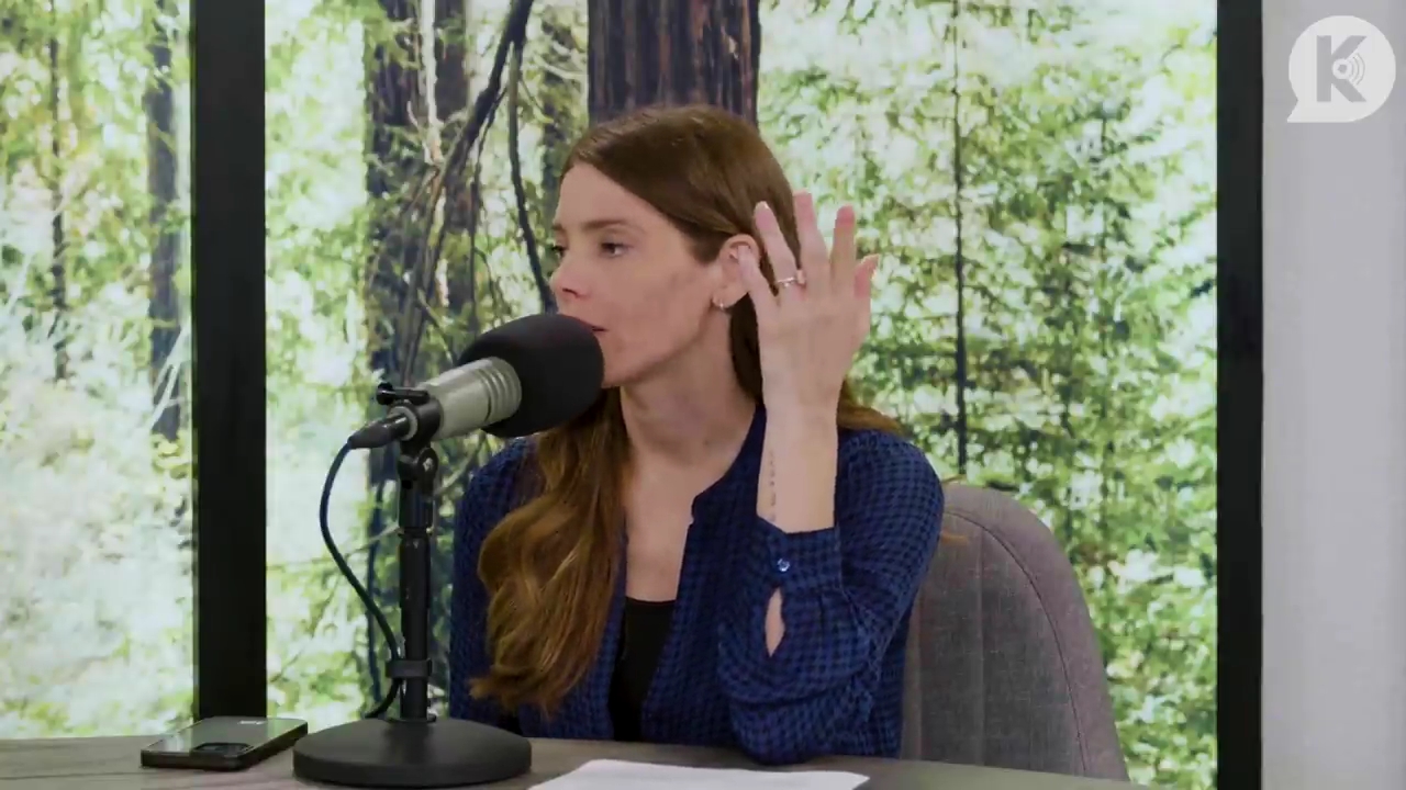 Ashley-Greene-dot-nl_TheTwilightEffectPostcast-Aflevering9NewMoonRewatchPart3of3-1159.jpg Ashley-Greene-dot-nl_TheTwilightEffectPostcast-Aflevering9NewMoonRewatchPart3of3-1159.jpg
