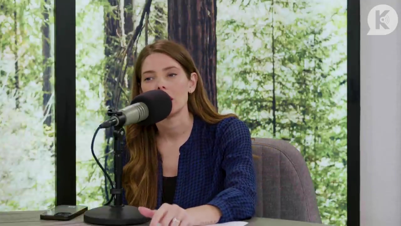 Ashley-Greene-dot-nl_TheTwilightEffectPostcast-Aflevering9NewMoonRewatchPart3of3-1170.jpg Ashley-Greene-dot-nl_TheTwilightEffectPostcast-Aflevering9NewMoonRewatchPart3of3-1170.jpg