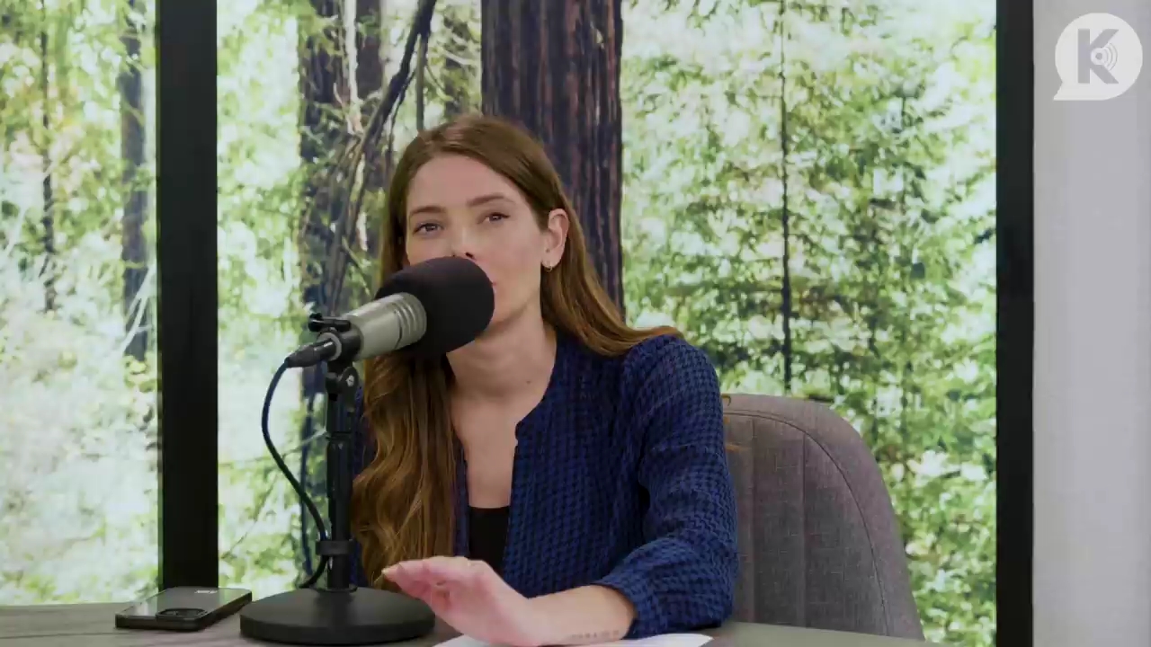 Ashley-Greene-dot-nl_TheTwilightEffectPostcast-Aflevering9NewMoonRewatchPart3of3-1172.jpg Ashley-Greene-dot-nl_TheTwilightEffectPostcast-Aflevering9NewMoonRewatchPart3of3-1172.jpg