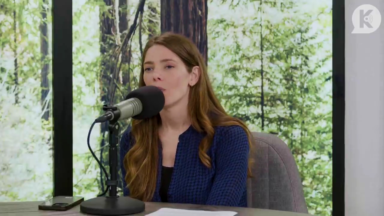 Ashley-Greene-dot-nl_TheTwilightEffectPostcast-Aflevering9NewMoonRewatchPart3of3-1211.jpg Ashley-Greene-dot-nl_TheTwilightEffectPostcast-Aflevering9NewMoonRewatchPart3of3-1211.jpg