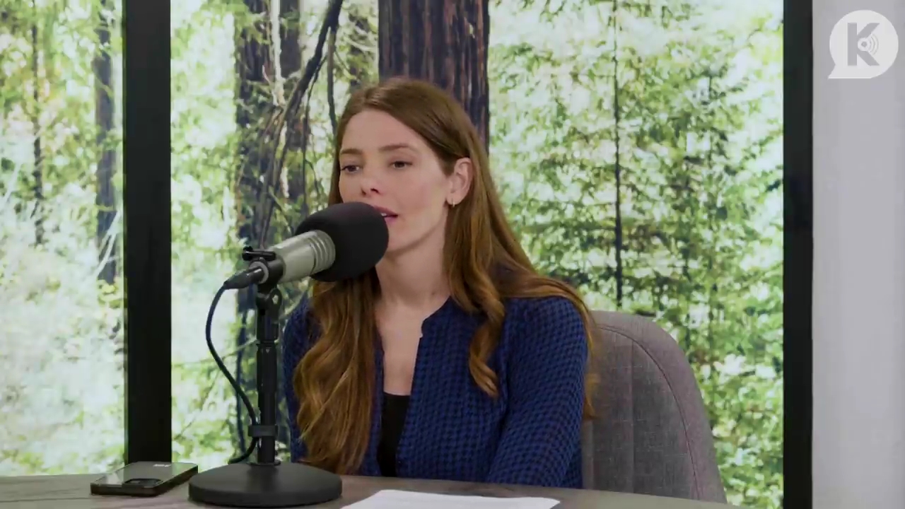 Ashley-Greene-dot-nl_TheTwilightEffectPostcast-Aflevering9NewMoonRewatchPart3of3-1212.jpg Ashley-Greene-dot-nl_TheTwilightEffectPostcast-Aflevering9NewMoonRewatchPart3of3-1212.jpg