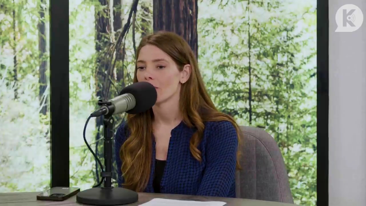 Ashley-Greene-dot-nl_TheTwilightEffectPostcast-Aflevering9NewMoonRewatchPart3of3-1213.jpg Ashley-Greene-dot-nl_TheTwilightEffectPostcast-Aflevering9NewMoonRewatchPart3of3-1213.jpg