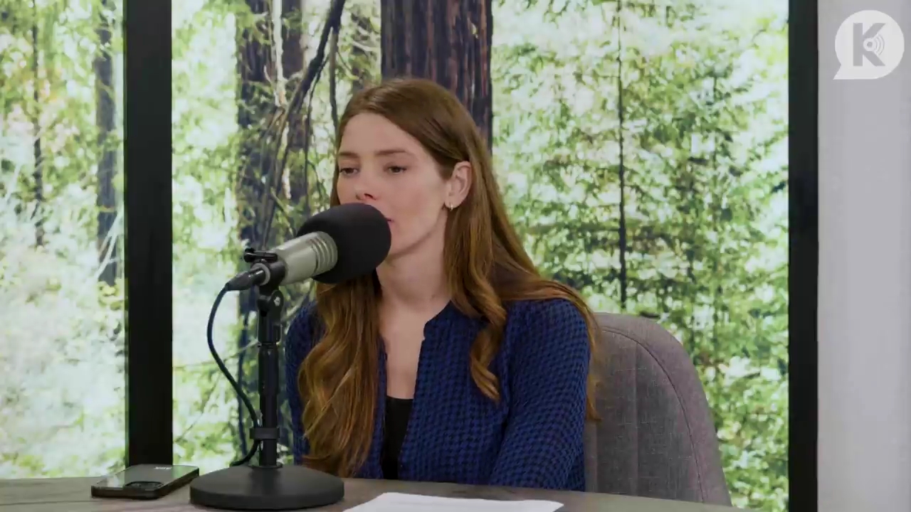 Ashley-Greene-dot-nl_TheTwilightEffectPostcast-Aflevering9NewMoonRewatchPart3of3-1215.jpg Ashley-Greene-dot-nl_TheTwilightEffectPostcast-Aflevering9NewMoonRewatchPart3of3-1215.jpg