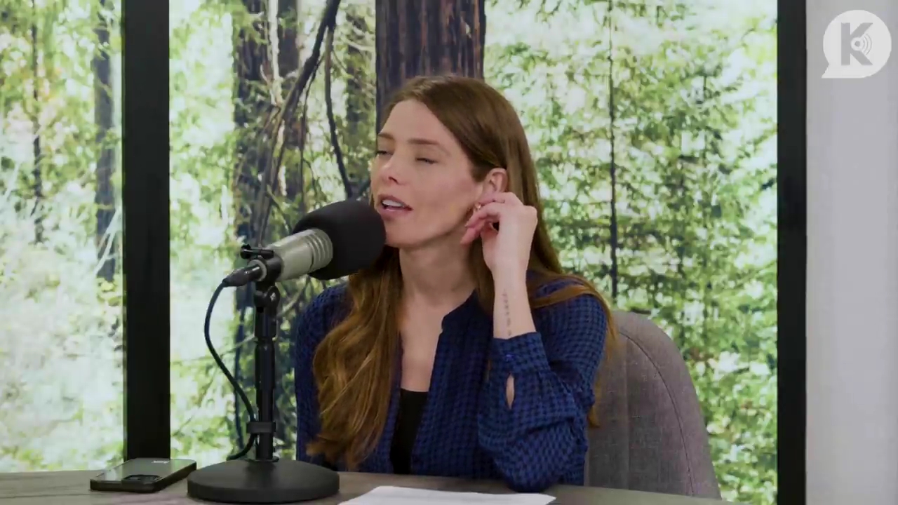 Ashley-Greene-dot-nl_TheTwilightEffectPostcast-Aflevering9NewMoonRewatchPart3of3-1223.jpg Ashley-Greene-dot-nl_TheTwilightEffectPostcast-Aflevering9NewMoonRewatchPart3of3-1223.jpg