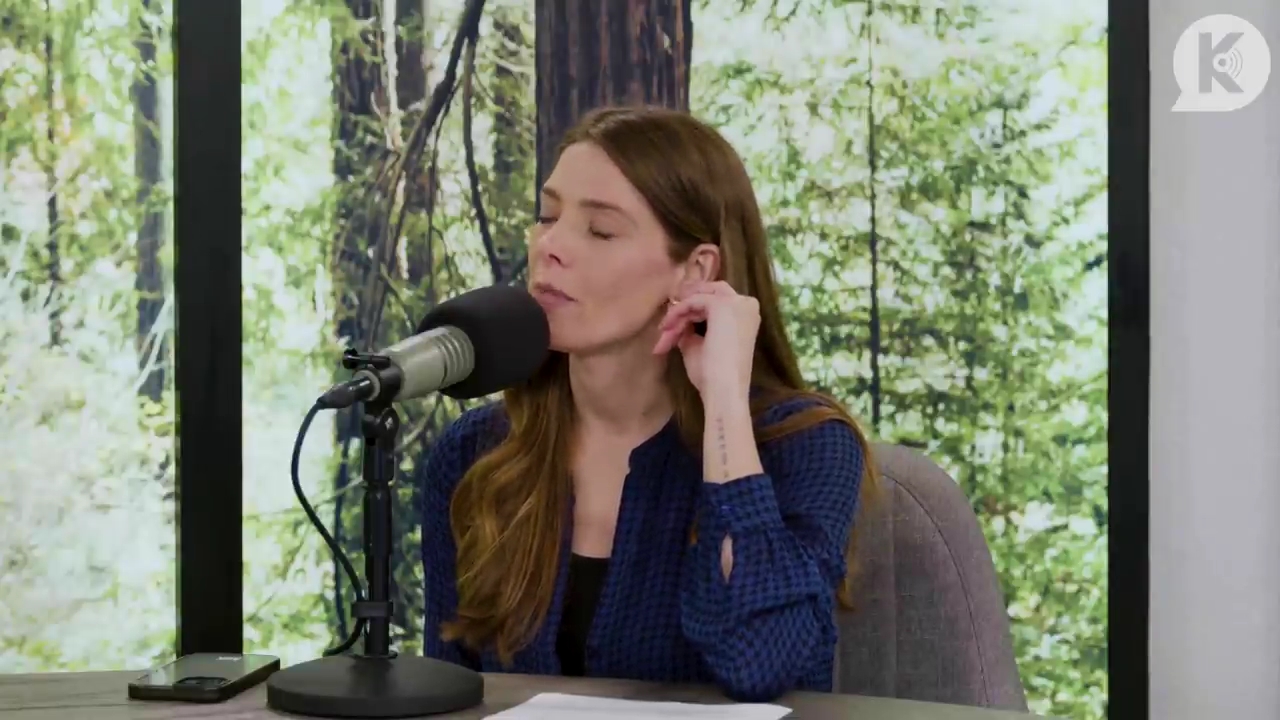 Ashley-Greene-dot-nl_TheTwilightEffectPostcast-Aflevering9NewMoonRewatchPart3of3-1224.jpg Ashley-Greene-dot-nl_TheTwilightEffectPostcast-Aflevering9NewMoonRewatchPart3of3-1224.jpg