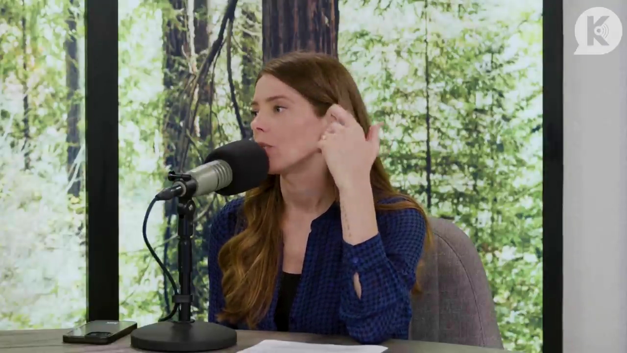 Ashley-Greene-dot-nl_TheTwilightEffectPostcast-Aflevering9NewMoonRewatchPart3of3-1226.jpg Ashley-Greene-dot-nl_TheTwilightEffectPostcast-Aflevering9NewMoonRewatchPart3of3-1226.jpg