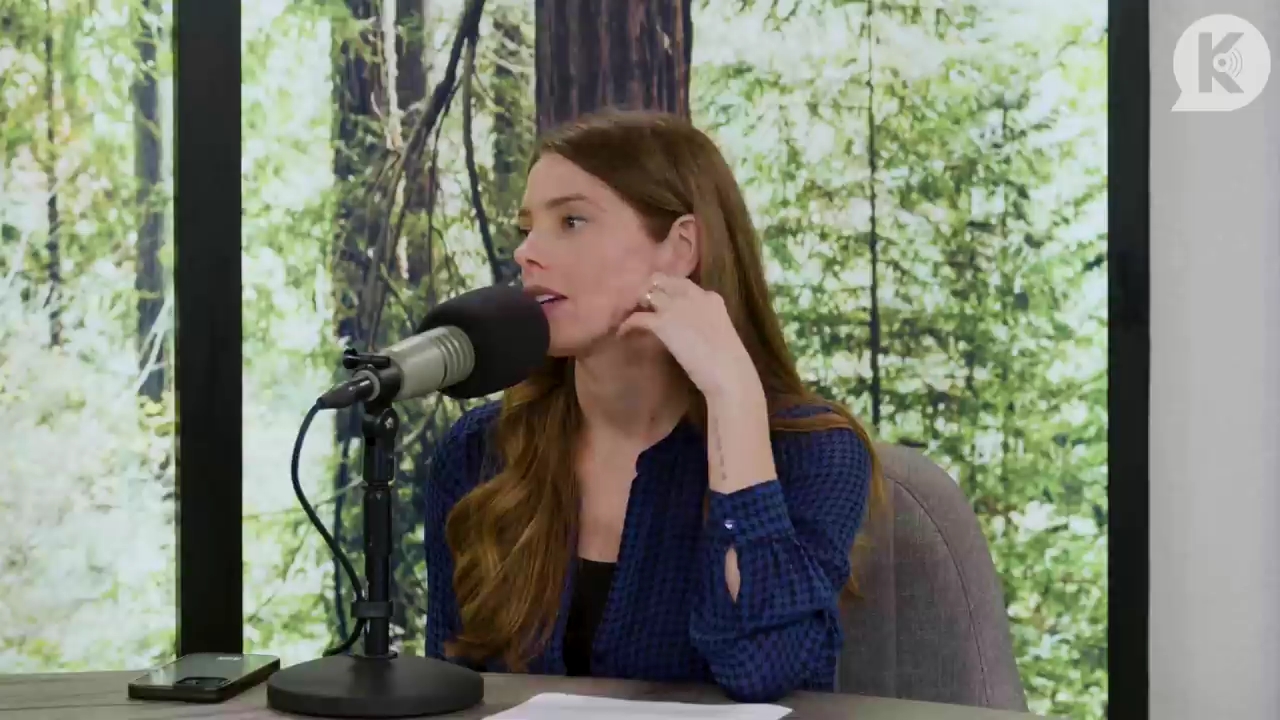 Ashley-Greene-dot-nl_TheTwilightEffectPostcast-Aflevering9NewMoonRewatchPart3of3-1227.jpg Ashley-Greene-dot-nl_TheTwilightEffectPostcast-Aflevering9NewMoonRewatchPart3of3-1227.jpg