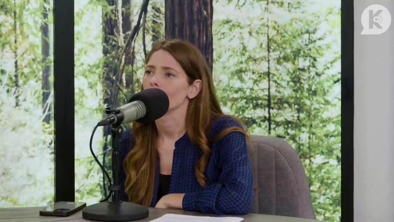 Ashley-Greene-dot-nl_TheTwilightEffectPostcast-Aflevering9NewMoonRewatchPart3of3-1231.jpg Ashley-Greene-dot-nl_TheTwilightEffectPostcast-Aflevering9NewMoonRewatchPart3of3-1231.jpg