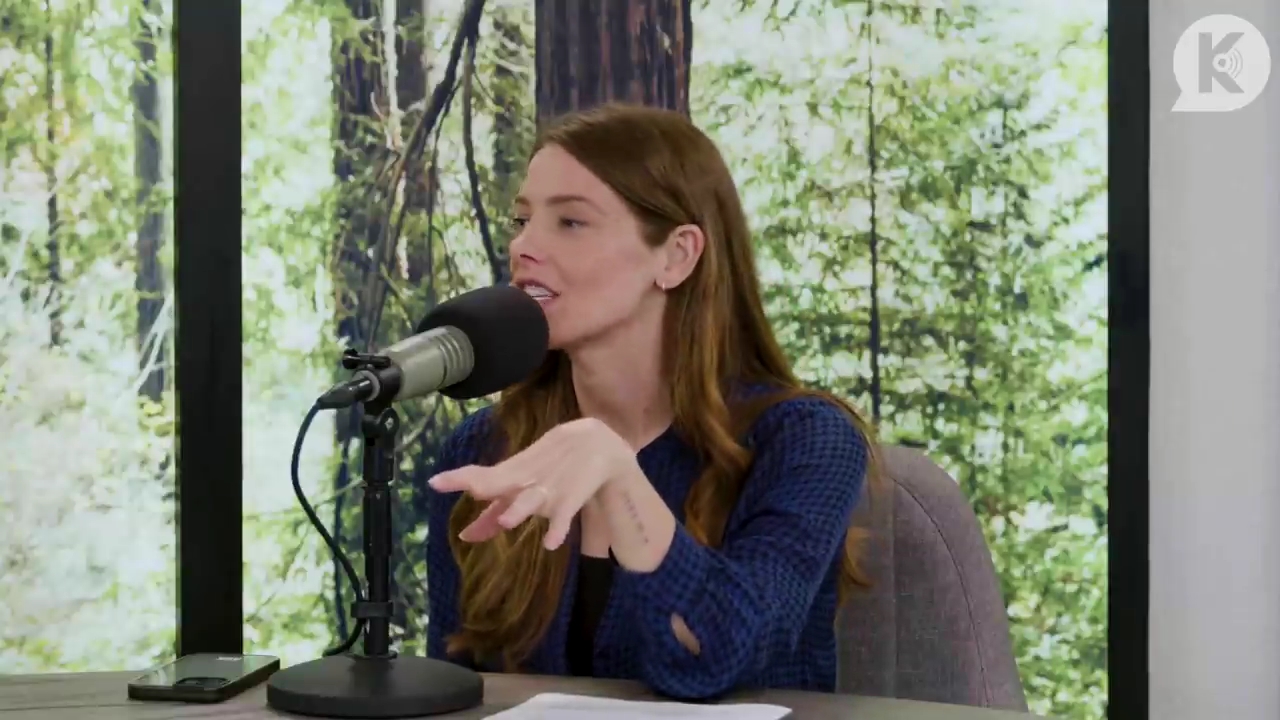 Ashley-Greene-dot-nl_TheTwilightEffectPostcast-Aflevering9NewMoonRewatchPart3of3-1245.jpg Ashley-Greene-dot-nl_TheTwilightEffectPostcast-Aflevering9NewMoonRewatchPart3of3-1245.jpg