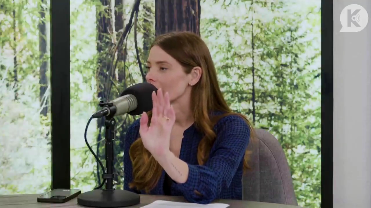 Ashley-Greene-dot-nl_TheTwilightEffectPostcast-Aflevering9NewMoonRewatchPart3of3-1248.jpg Ashley-Greene-dot-nl_TheTwilightEffectPostcast-Aflevering9NewMoonRewatchPart3of3-1248.jpg