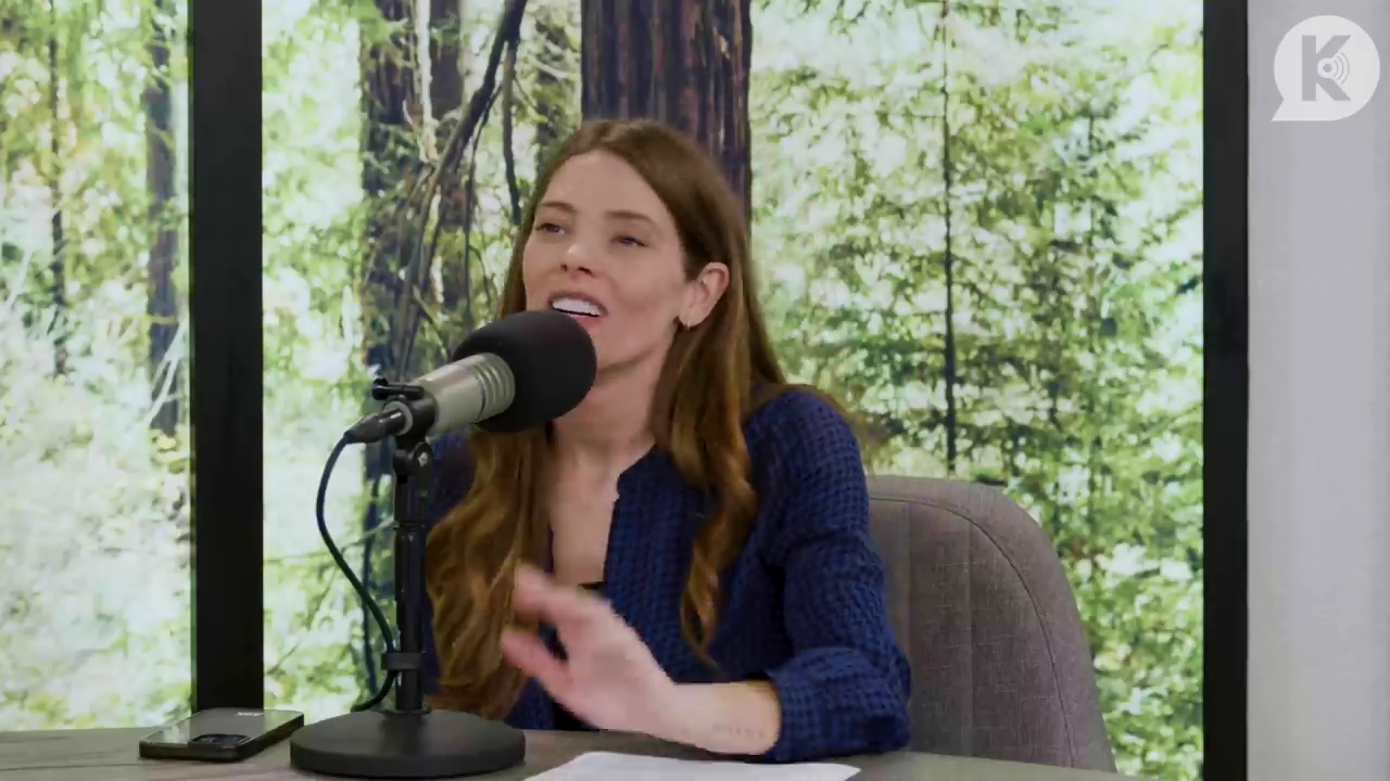 Ashley-Greene-dot-nl_TheTwilightEffectPostcast-Aflevering9NewMoonRewatchPart3of3-1252.jpg Ashley-Greene-dot-nl_TheTwilightEffectPostcast-Aflevering9NewMoonRewatchPart3of3-1252.jpg