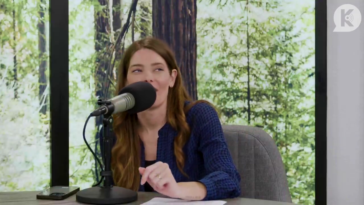 Ashley-Greene-dot-nl_TheTwilightEffectPostcast-Aflevering9NewMoonRewatchPart3of3-1254.jpg Ashley-Greene-dot-nl_TheTwilightEffectPostcast-Aflevering9NewMoonRewatchPart3of3-1254.jpg