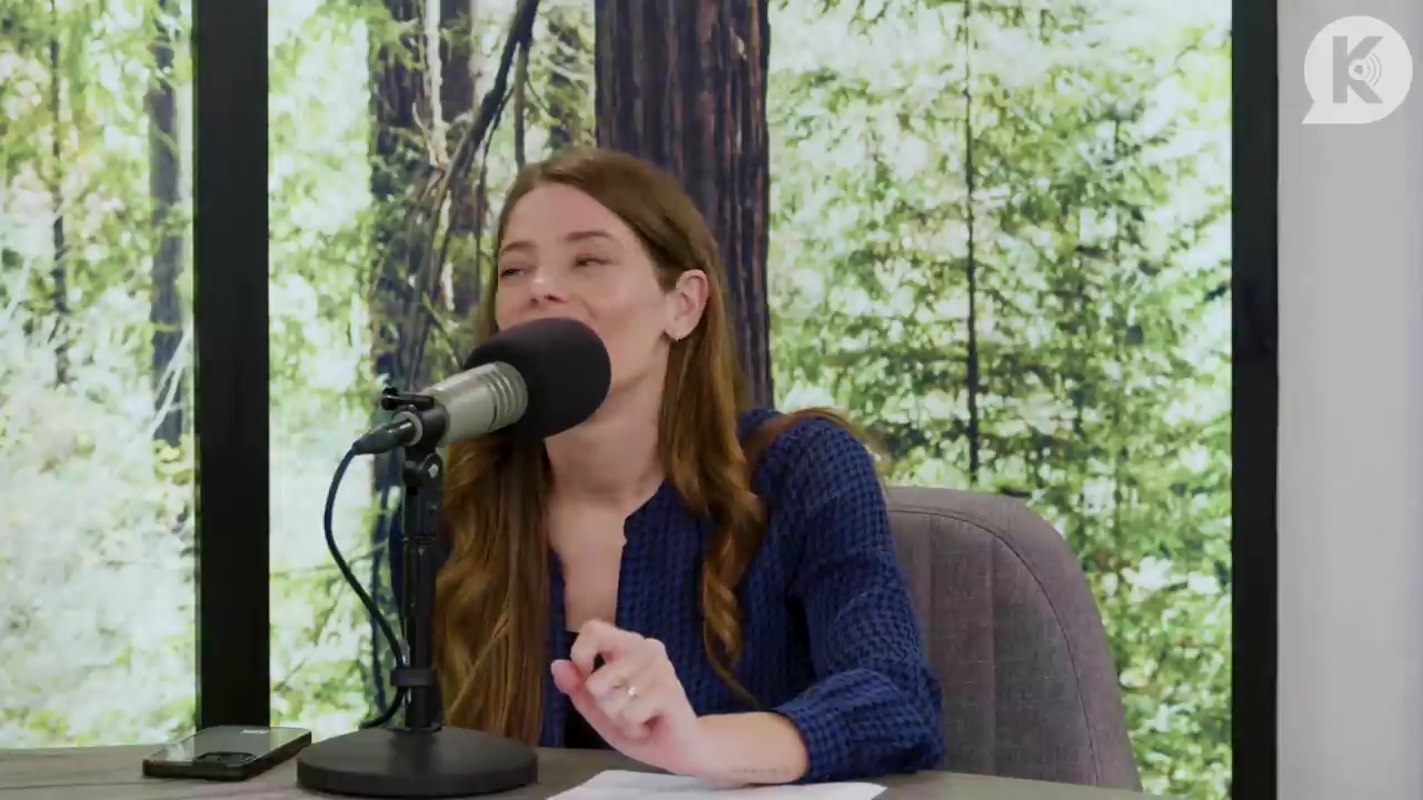 Ashley-Greene-dot-nl_TheTwilightEffectPostcast-Aflevering9NewMoonRewatchPart3of3-1256.jpg Ashley-Greene-dot-nl_TheTwilightEffectPostcast-Aflevering9NewMoonRewatchPart3of3-1256.jpg