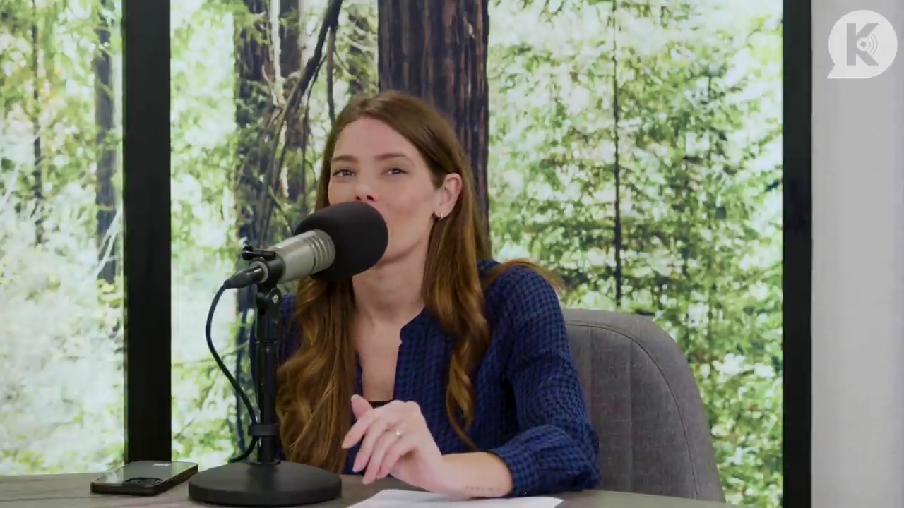 Ashley-Greene-dot-nl_TheTwilightEffectPostcast-Aflevering9NewMoonRewatchPart3of3-1259.jpg Ashley-Greene-dot-nl_TheTwilightEffectPostcast-Aflevering9NewMoonRewatchPart3of3-1259.jpg