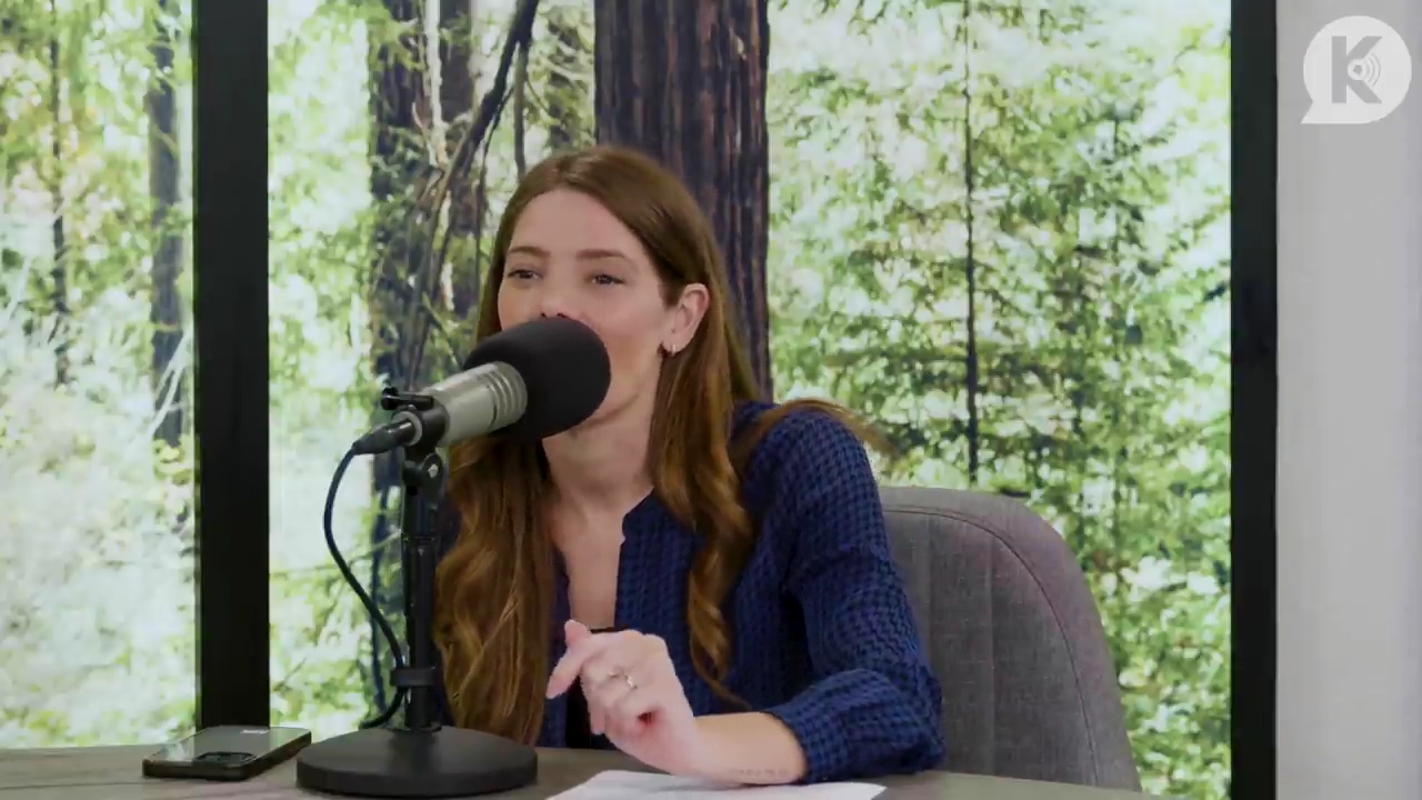 Ashley-Greene-dot-nl_TheTwilightEffectPostcast-Aflevering9NewMoonRewatchPart3of3-1261.jpg Ashley-Greene-dot-nl_TheTwilightEffectPostcast-Aflevering9NewMoonRewatchPart3of3-1261.jpg