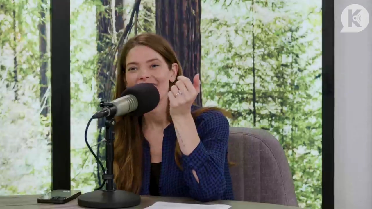 Ashley-Greene-dot-nl_TheTwilightEffectPostcast-Aflevering9NewMoonRewatchPart3of3-1275.jpg Ashley-Greene-dot-nl_TheTwilightEffectPostcast-Aflevering9NewMoonRewatchPart3of3-1275.jpg