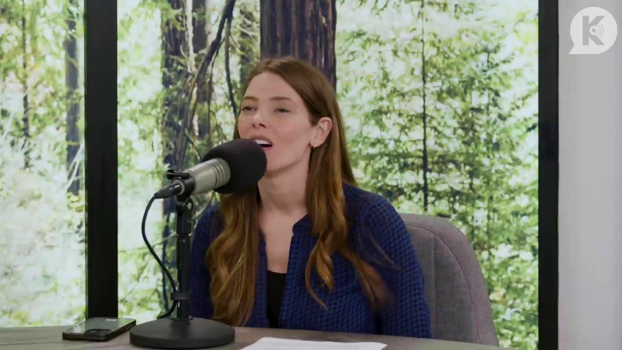 Ashley-Greene-dot-nl_TheTwilightEffectPostcast-Aflevering9NewMoonRewatchPart3of3-1280.jpg Ashley-Greene-dot-nl_TheTwilightEffectPostcast-Aflevering9NewMoonRewatchPart3of3-1280.jpg