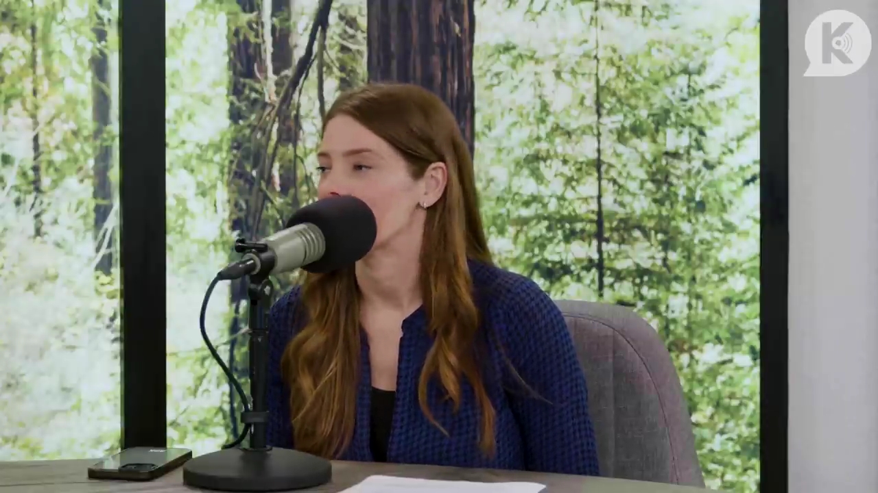 Ashley-Greene-dot-nl_TheTwilightEffectPostcast-Aflevering9NewMoonRewatchPart3of3-1284.jpg Ashley-Greene-dot-nl_TheTwilightEffectPostcast-Aflevering9NewMoonRewatchPart3of3-1284.jpg