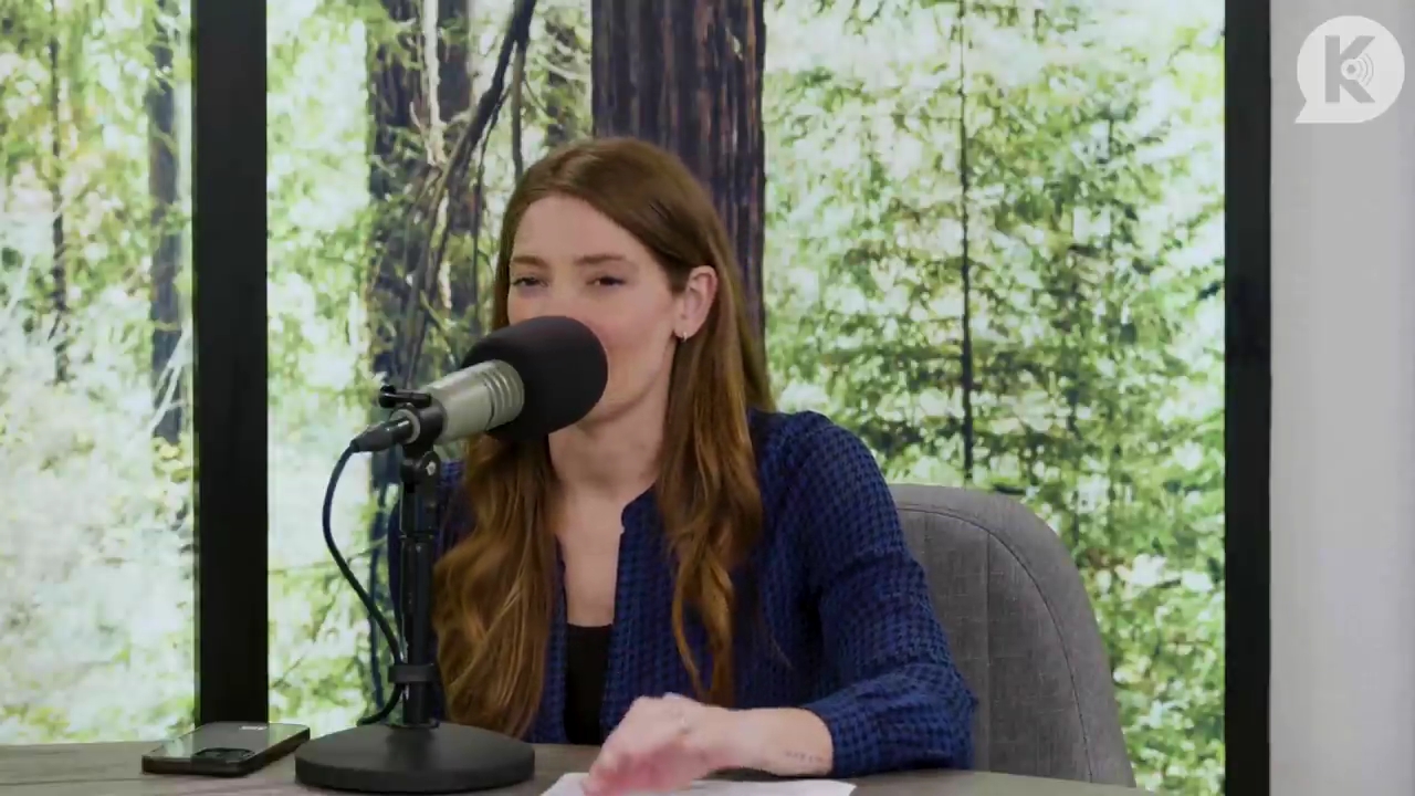 Ashley-Greene-dot-nl_TheTwilightEffectPostcast-Aflevering9NewMoonRewatchPart3of3-1297.jpg Ashley-Greene-dot-nl_TheTwilightEffectPostcast-Aflevering9NewMoonRewatchPart3of3-1297.jpg