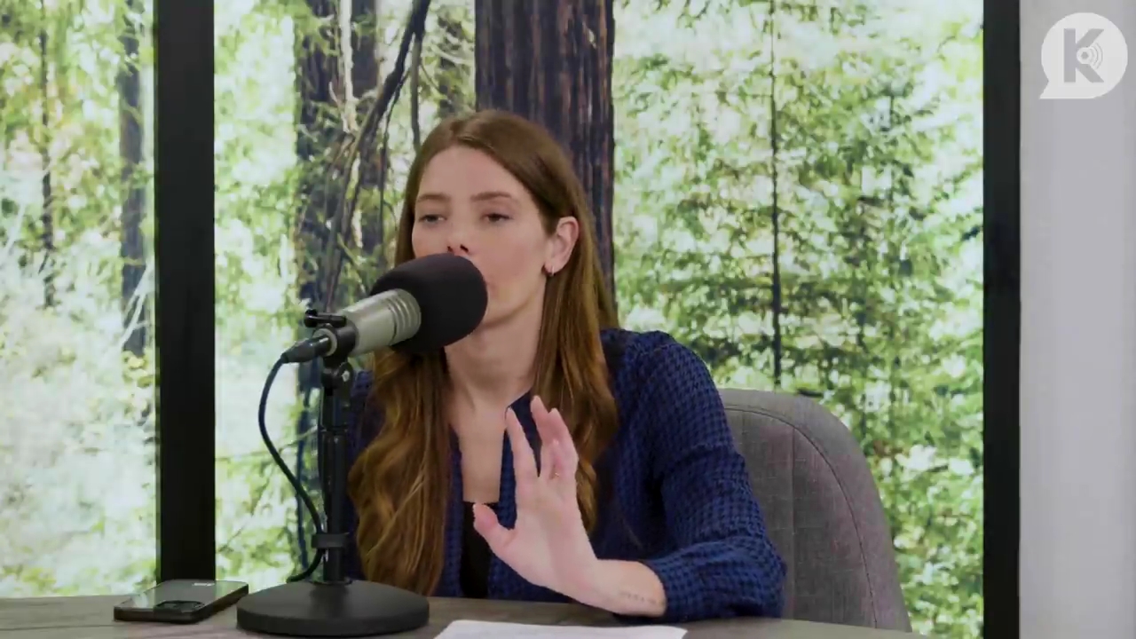 Ashley-Greene-dot-nl_TheTwilightEffectPostcast-Aflevering9NewMoonRewatchPart3of3-1300.jpg Ashley-Greene-dot-nl_TheTwilightEffectPostcast-Aflevering9NewMoonRewatchPart3of3-1300.jpg