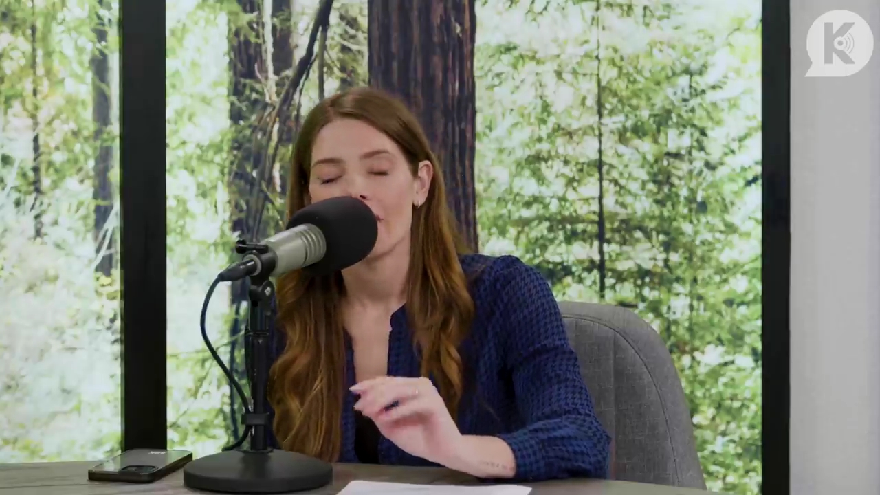 Ashley-Greene-dot-nl_TheTwilightEffectPostcast-Aflevering9NewMoonRewatchPart3of3-1304.jpg Ashley-Greene-dot-nl_TheTwilightEffectPostcast-Aflevering9NewMoonRewatchPart3of3-1304.jpg