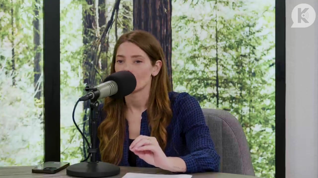 Ashley-Greene-dot-nl_TheTwilightEffectPostcast-Aflevering9NewMoonRewatchPart3of3-1305.jpg Ashley-Greene-dot-nl_TheTwilightEffectPostcast-Aflevering9NewMoonRewatchPart3of3-1305.jpg