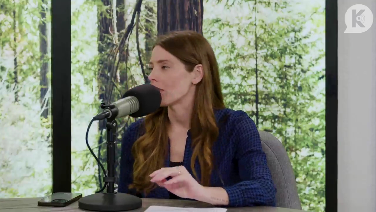 Ashley-Greene-dot-nl_TheTwilightEffectPostcast-Aflevering9NewMoonRewatchPart3of3-1307.jpg Ashley-Greene-dot-nl_TheTwilightEffectPostcast-Aflevering9NewMoonRewatchPart3of3-1307.jpg