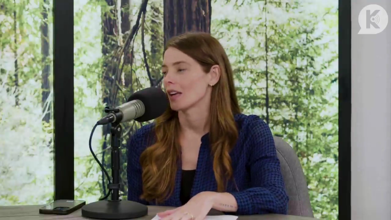 Ashley-Greene-dot-nl_TheTwilightEffectPostcast-Aflevering9NewMoonRewatchPart3of3-1310.jpg Ashley-Greene-dot-nl_TheTwilightEffectPostcast-Aflevering9NewMoonRewatchPart3of3-1310.jpg