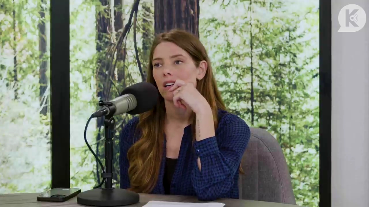 Ashley-Greene-dot-nl_TheTwilightEffectPostcast-Aflevering9NewMoonRewatchPart3of3-1317.jpg Ashley-Greene-dot-nl_TheTwilightEffectPostcast-Aflevering9NewMoonRewatchPart3of3-1317.jpg