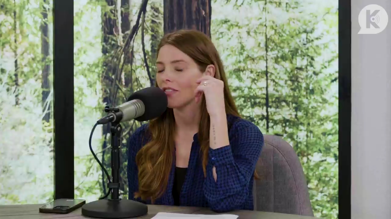 Ashley-Greene-dot-nl_TheTwilightEffectPostcast-Aflevering9NewMoonRewatchPart3of3-1319.jpg Ashley-Greene-dot-nl_TheTwilightEffectPostcast-Aflevering9NewMoonRewatchPart3of3-1319.jpg