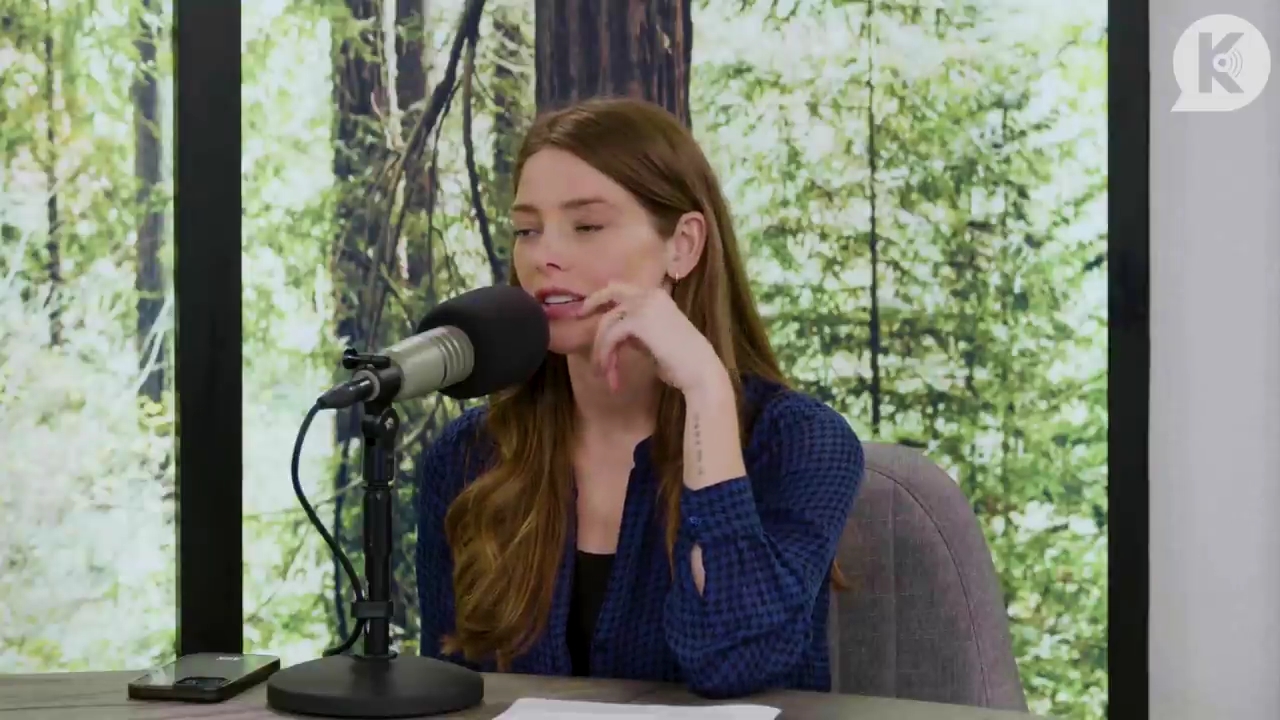 Ashley-Greene-dot-nl_TheTwilightEffectPostcast-Aflevering9NewMoonRewatchPart3of3-1320.jpg Ashley-Greene-dot-nl_TheTwilightEffectPostcast-Aflevering9NewMoonRewatchPart3of3-1320.jpg