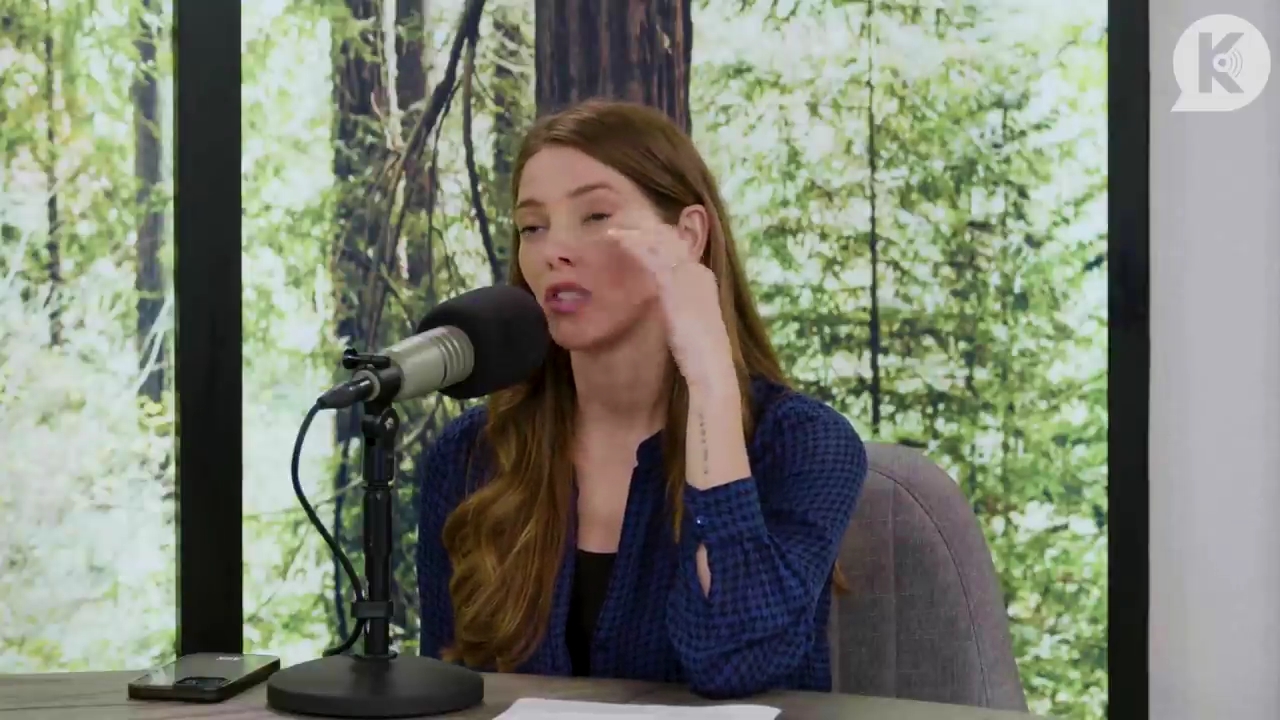 Ashley-Greene-dot-nl_TheTwilightEffectPostcast-Aflevering9NewMoonRewatchPart3of3-1321.jpg Ashley-Greene-dot-nl_TheTwilightEffectPostcast-Aflevering9NewMoonRewatchPart3of3-1321.jpg