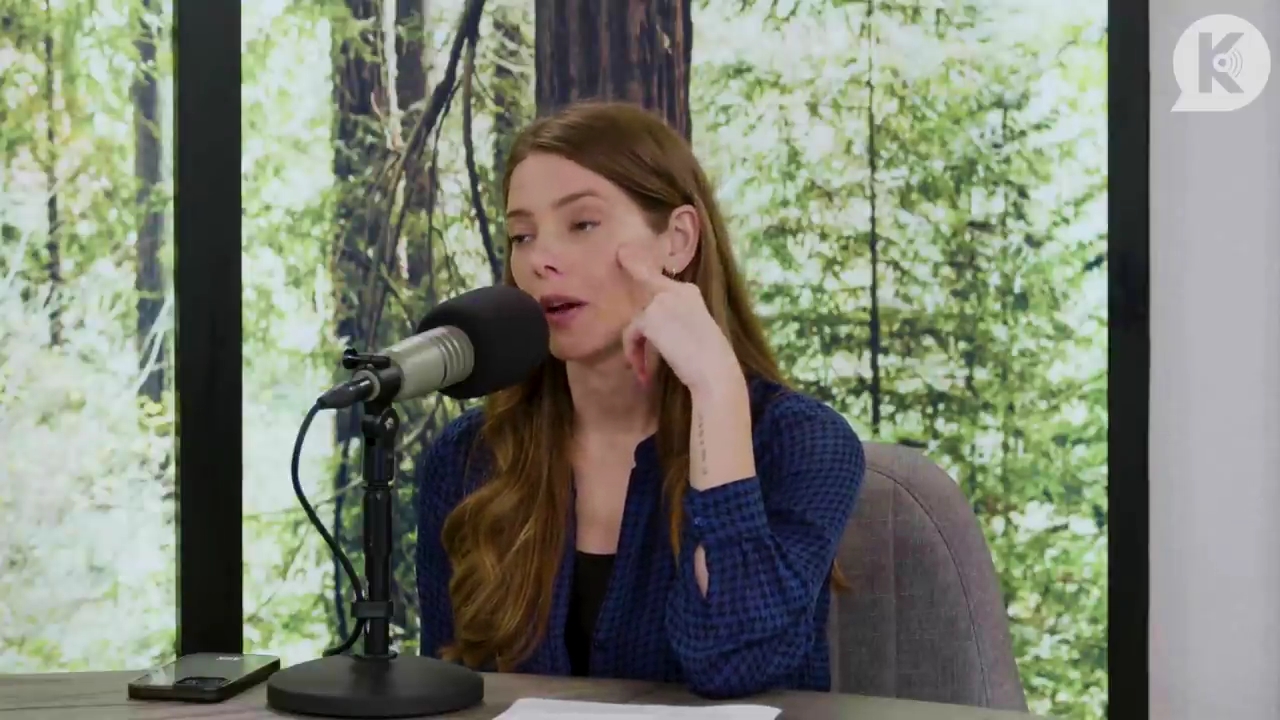 Ashley-Greene-dot-nl_TheTwilightEffectPostcast-Aflevering9NewMoonRewatchPart3of3-1322.jpg Ashley-Greene-dot-nl_TheTwilightEffectPostcast-Aflevering9NewMoonRewatchPart3of3-1322.jpg