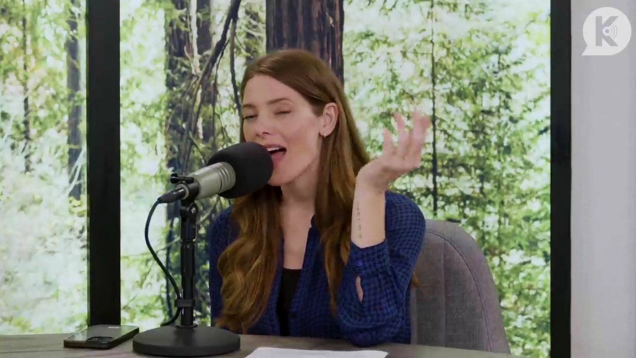 Ashley-Greene-dot-nl_TheTwilightEffectPostcast-Aflevering9NewMoonRewatchPart3of3-1323.jpg Ashley-Greene-dot-nl_TheTwilightEffectPostcast-Aflevering9NewMoonRewatchPart3of3-1323.jpg