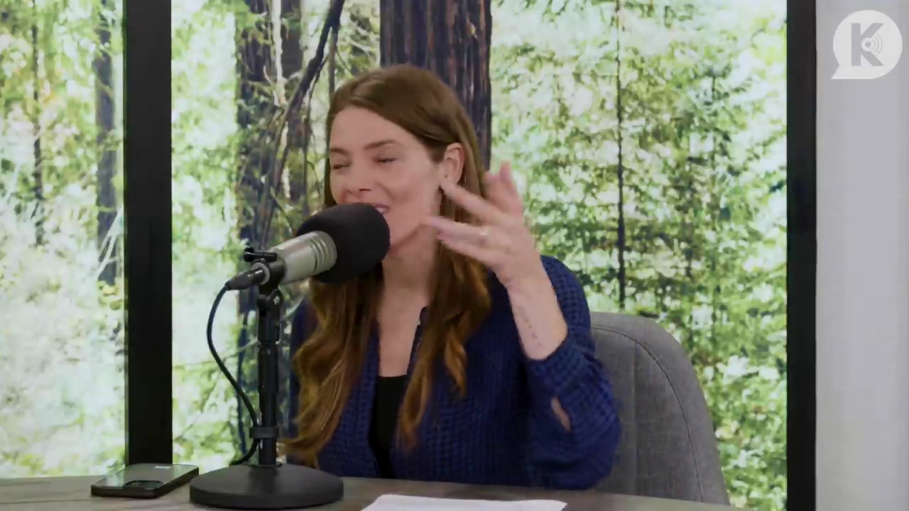 Ashley-Greene-dot-nl_TheTwilightEffectPostcast-Aflevering9NewMoonRewatchPart3of3-1347.jpg Ashley-Greene-dot-nl_TheTwilightEffectPostcast-Aflevering9NewMoonRewatchPart3of3-1347.jpg