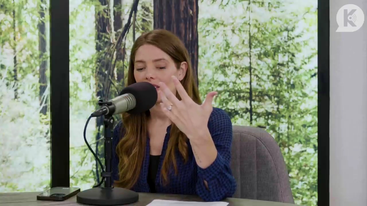 Ashley-Greene-dot-nl_TheTwilightEffectPostcast-Aflevering9NewMoonRewatchPart3of3-1373.jpg Ashley-Greene-dot-nl_TheTwilightEffectPostcast-Aflevering9NewMoonRewatchPart3of3-1373.jpg