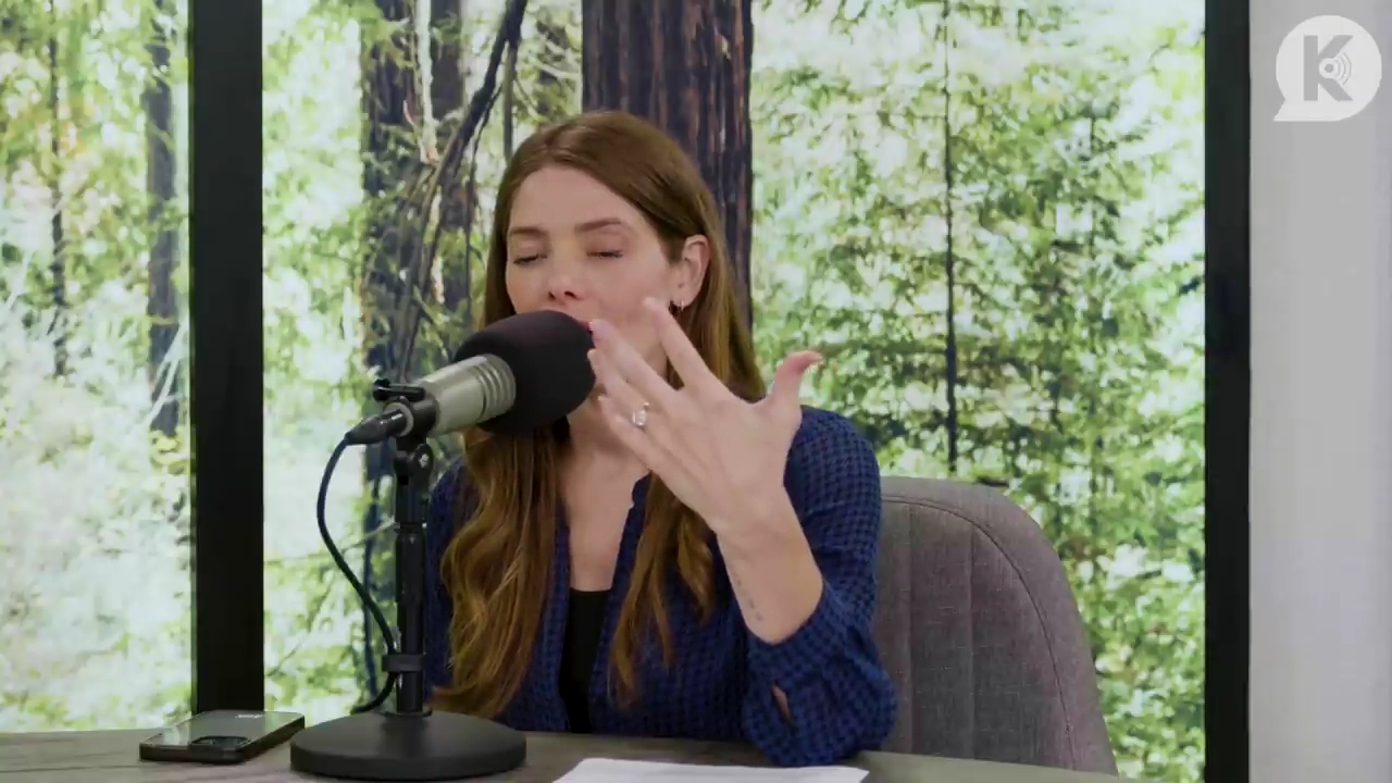 Ashley-Greene-dot-nl_TheTwilightEffectPostcast-Aflevering9NewMoonRewatchPart3of3-1374.jpg Ashley-Greene-dot-nl_TheTwilightEffectPostcast-Aflevering9NewMoonRewatchPart3of3-1374.jpg