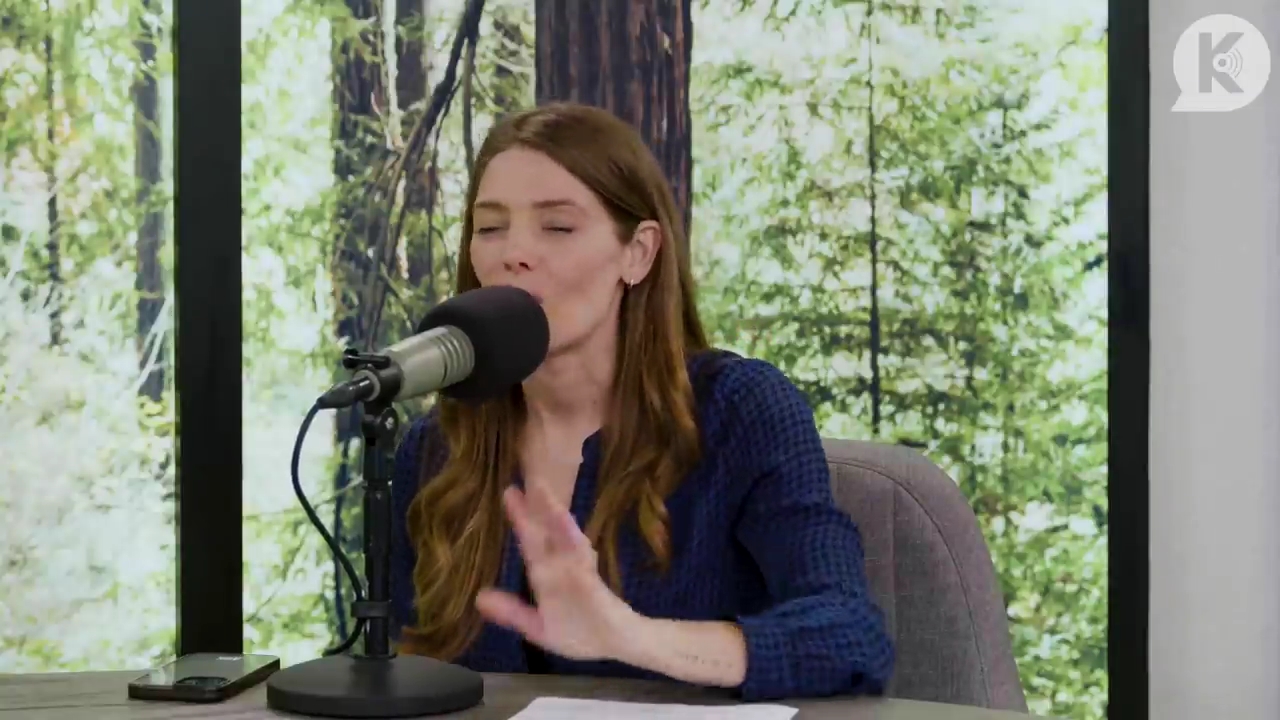 Ashley-Greene-dot-nl_TheTwilightEffectPostcast-Aflevering9NewMoonRewatchPart3of3-1376.jpg Ashley-Greene-dot-nl_TheTwilightEffectPostcast-Aflevering9NewMoonRewatchPart3of3-1376.jpg