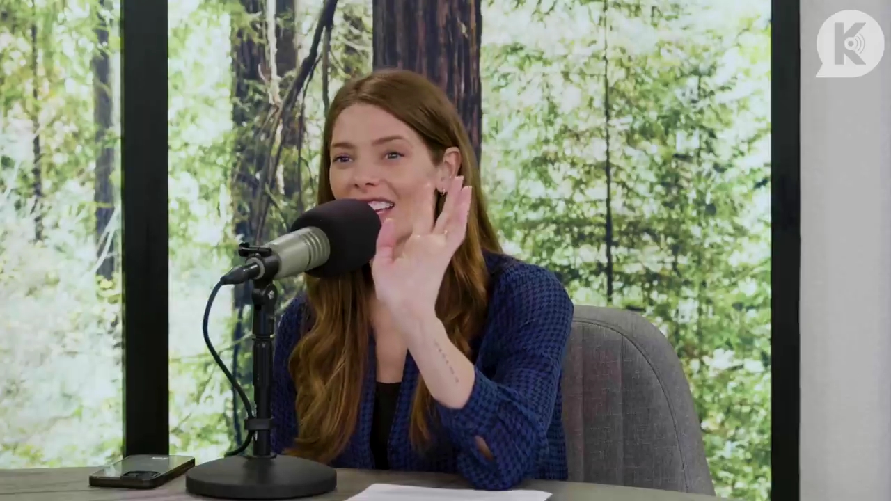 Ashley-Greene-dot-nl_TheTwilightEffectPostcast-Aflevering9NewMoonRewatchPart3of3-1405.jpg Ashley-Greene-dot-nl_TheTwilightEffectPostcast-Aflevering9NewMoonRewatchPart3of3-1405.jpg